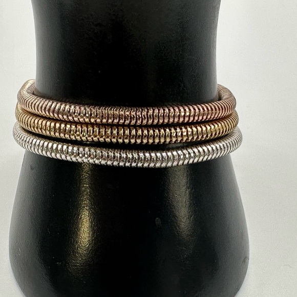 Gorgeous gold, three strand chain bracelets with magnetic clasp - Picture 2 of 12